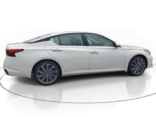 2025 Nissan Altima SL