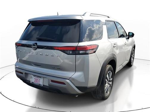 2025 Nissan Pathfinder SL