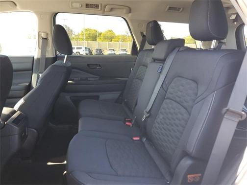 2025 Nissan Pathfinder S