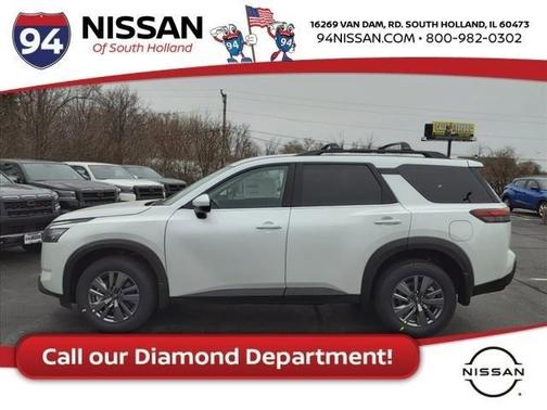 2025 Nissan Pathfinder SV