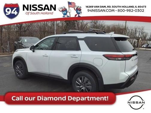 2025 Nissan Pathfinder SV