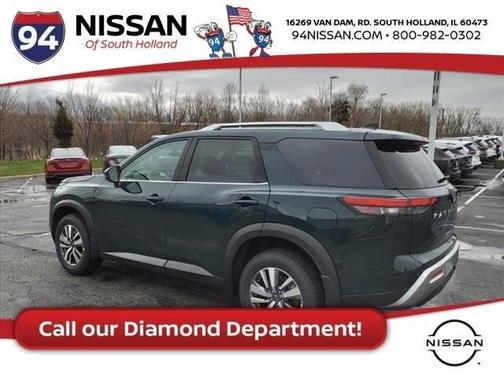 2025 Nissan Pathfinder SL
