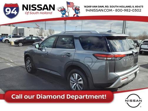 2022 Nissan Pathfinder SL