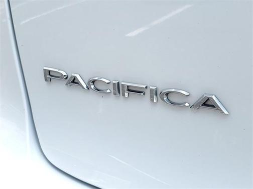 2024 Chrysler Pacifica Touring-L