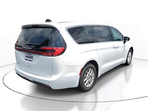 2024 Chrysler Pacifica Touring-L