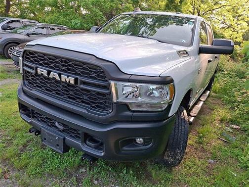 2022 RAM 2500 Tradesman Crew Cab 4x4 6'4' Box