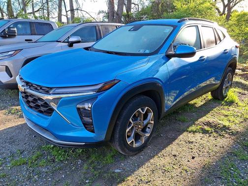 Marina Blue Metallic 2025 Chevrolet Trax LT