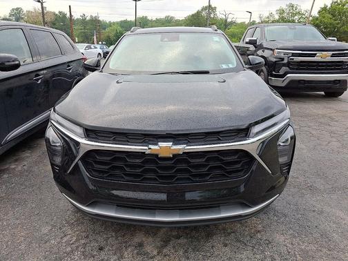 Mosaic Black Metallic 2024 Chevrolet Trax LT