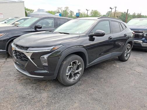 Mosaic Black Metallic 2024 Chevrolet Trax LT