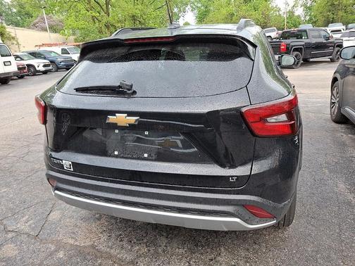 Mosaic Black Metallic 2024 Chevrolet Trax LT
