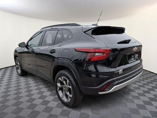 Mosaic Black Metallic 2024 Chevrolet Trax LT