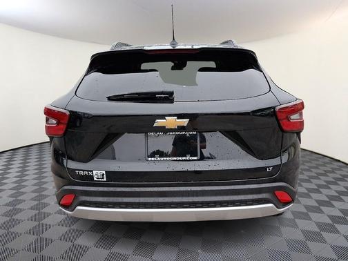 Mosaic Black Metallic 2024 Chevrolet Trax LT