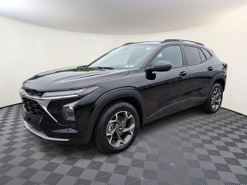 Mosaic Black Metallic 2024 Chevrolet Trax LT