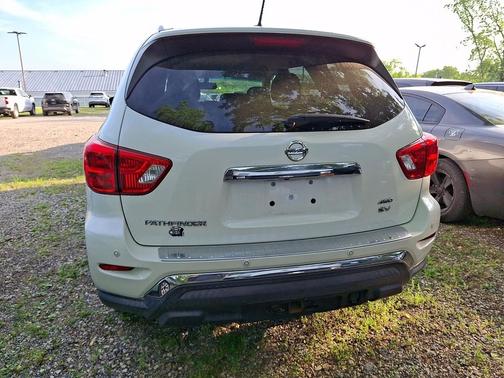 Pearl White 2017 Nissan Pathfinder SV