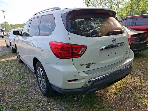 Pearl White 2017 Nissan Pathfinder SV