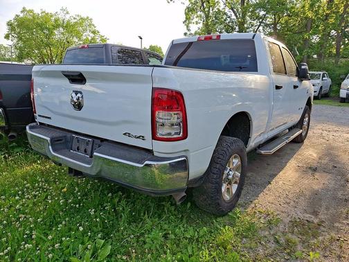 Bright White Clearcoat 2024 RAM 2500 Big Horn Crew Cab 4x4 6'4' Box