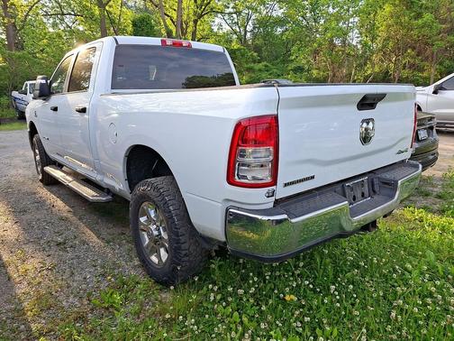 Bright White Clearcoat 2024 RAM 2500 Big Horn Crew Cab 4x4 6'4' Box