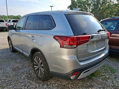 2020 Mitsubishi Outlander SE