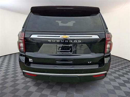 2023 Chevrolet Suburban LT