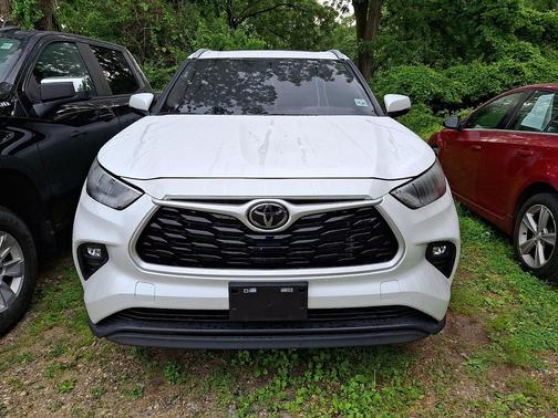 Wind Chill Pearl 2023 Toyota Highlander XLE