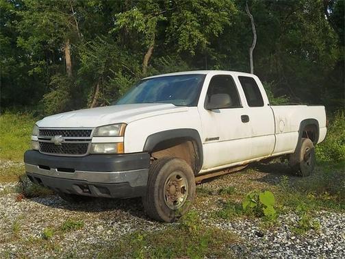 Photo 3 of 5 of 2006 Chevrolet Silverado 2500 LS H/D Extended Cab