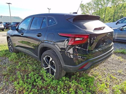Mosaic Black Metallic 2025 Chevrolet Trax FWD 1RS