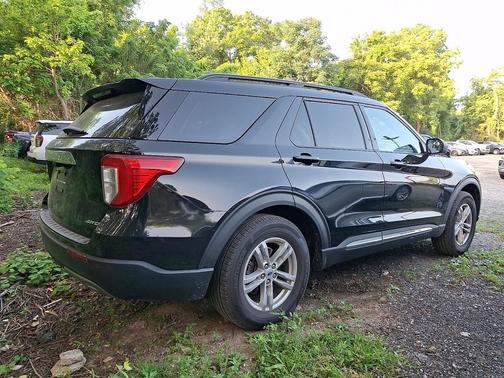 Agate Black Metallic 2022 Ford Explorer XLT