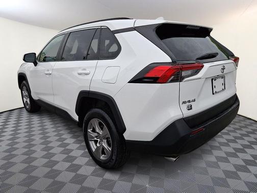 Ice Cap 2023 Toyota RAV4 XLE