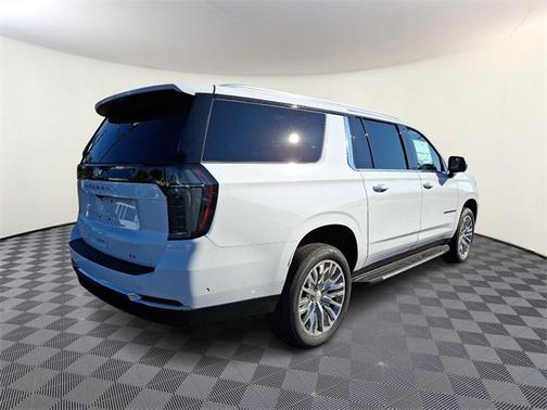 2025 Chevrolet Suburban LT