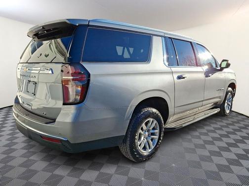 2024 Chevrolet Suburban LT