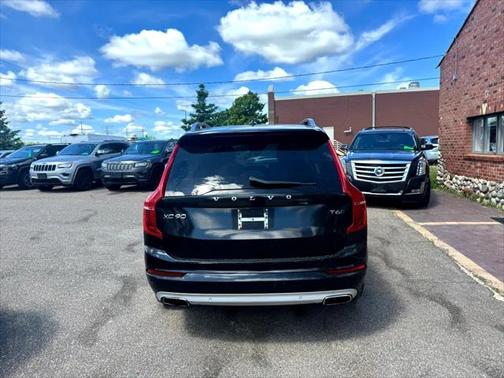 2016 Volvo XC90 T6 Momentum