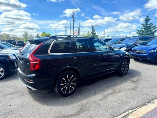 2016 Volvo XC90 T6 Momentum