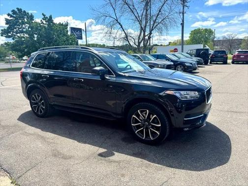 2016 Volvo XC90 T6 Momentum