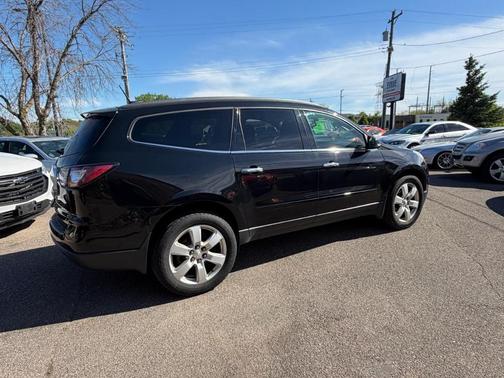 Gray 2017 Chevrolet Traverse 1LT
