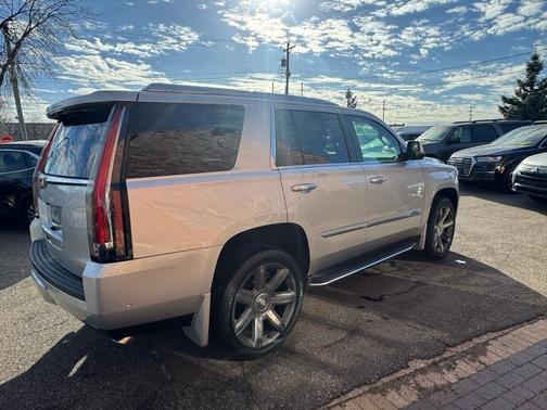 2017 Cadillac Escalade Luxury