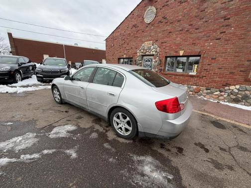 2004 INFINITI G35x Base