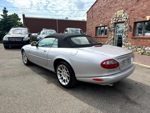 2000 Jaguar XKR Base