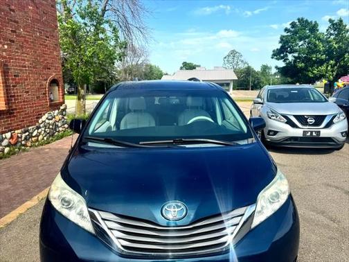 2012 Toyota Sienna XLE