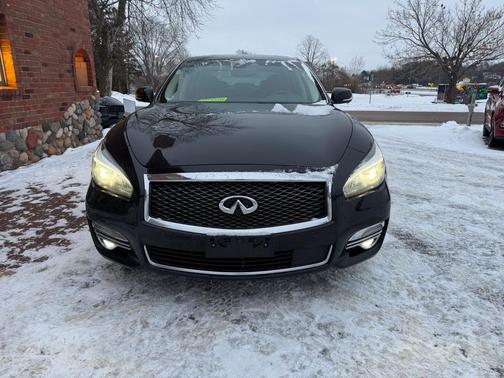 2016 INFINITI Q70L 5.6X