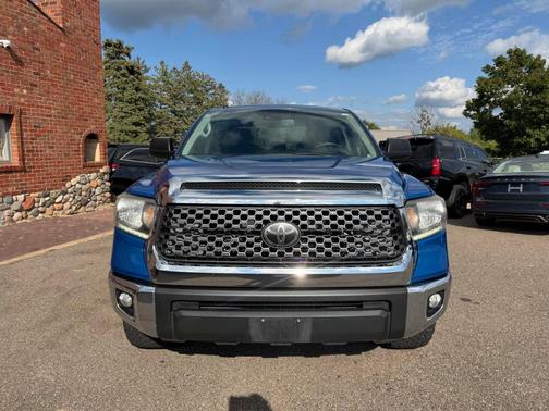 Blue 2018 Toyota Tundra SR5