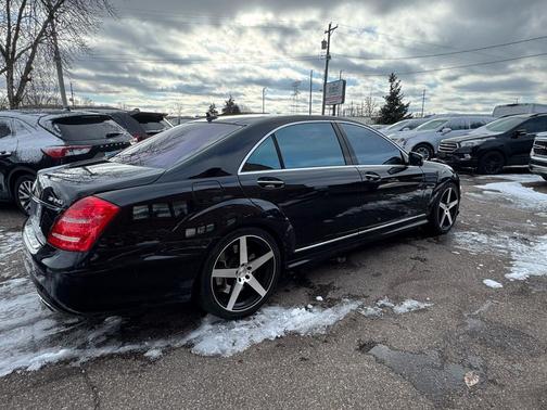 2011 Mercedes-Benz S-Class S63 AMG