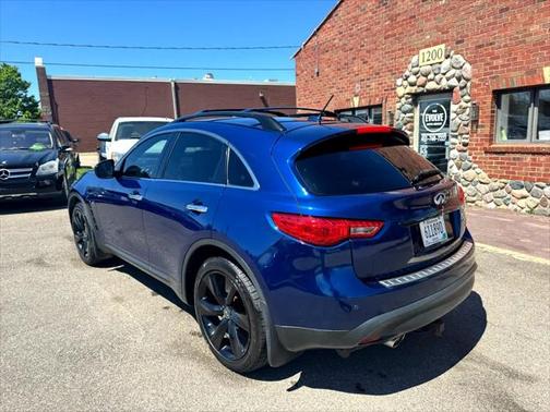 2016 INFINITI QX70 Base