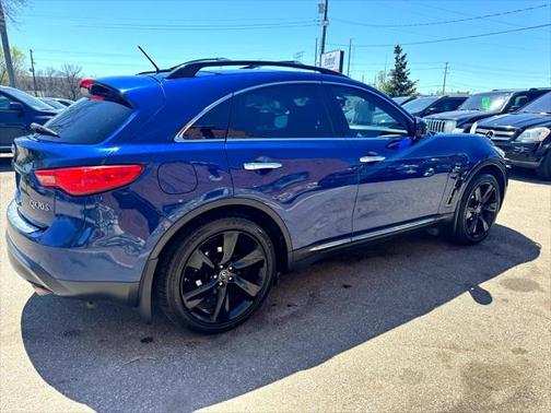 2016 INFINITI QX70 Base