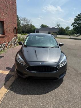 Gray 2015 Ford Focus SE