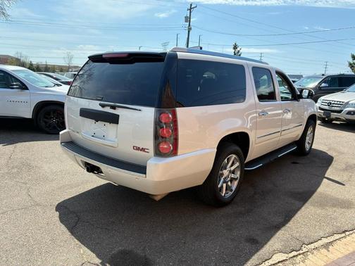 White 2014 GMC Yukon XL 1500 Denali