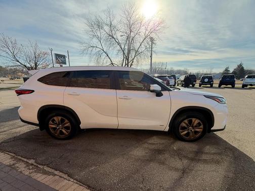 2023 Toyota Highlander Hybrid XLE
