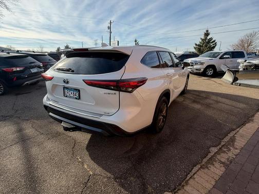 2023 Toyota Highlander Hybrid XLE