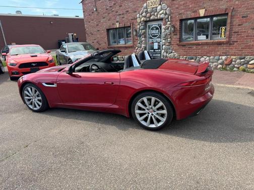 Italian Racing Red 2017 Jaguar F-TYPE Premium
