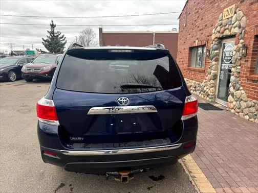 2012 Toyota Highlander SE