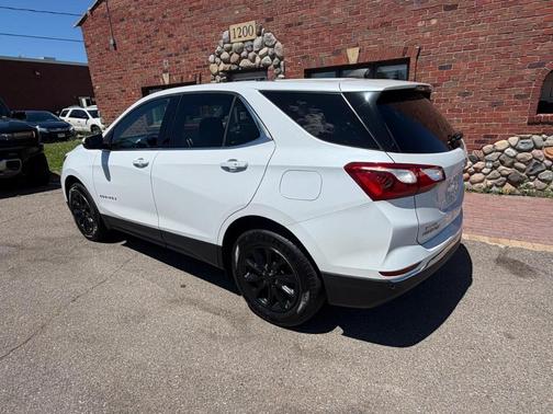 White 2018 Chevrolet Equinox 1LT